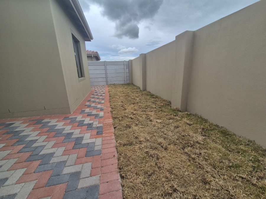 To Let 3 Bedroom Property for Rent in Stellendale Western Cape